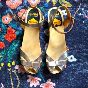 Silver Swedish Hasbeens Papillon clogs size 39